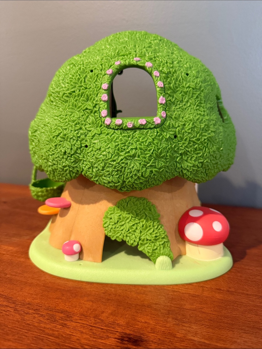Calico Critters Treehouse - Picture 3 of 6
